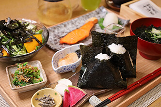海苔を楽しむお結び御膳