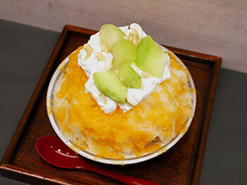 かき氷　メロンとヨーグルトホイップ